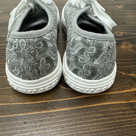 Women’s Rocket Dog sneakers with Flower Design - Picture 3 of 6